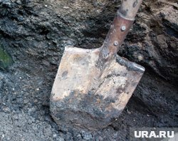 Челябинцы раскопали древнюю фигуру воина с птицей для удержания души. Фото